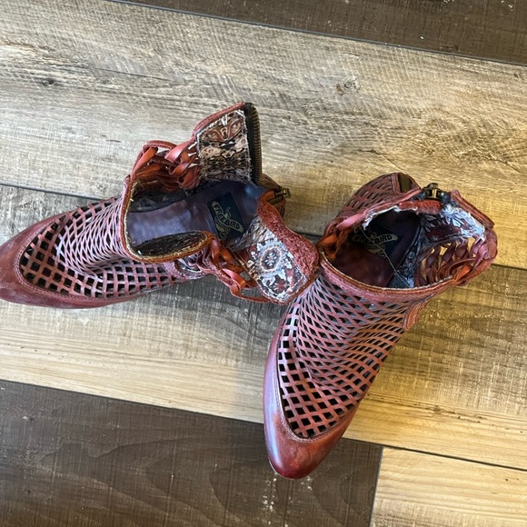 Free bird red booties - Picture 8 of 8